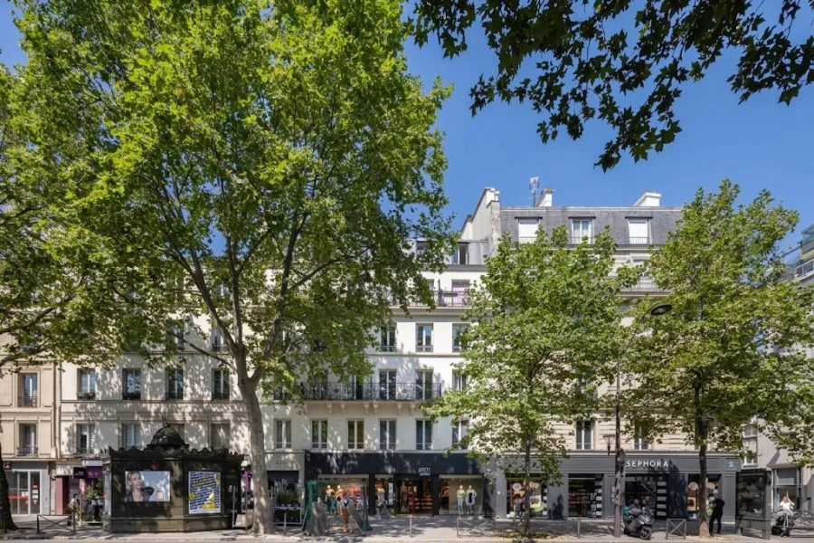 Devanture du local commercial à louer avenue du Général Leclerc, Paris 14e