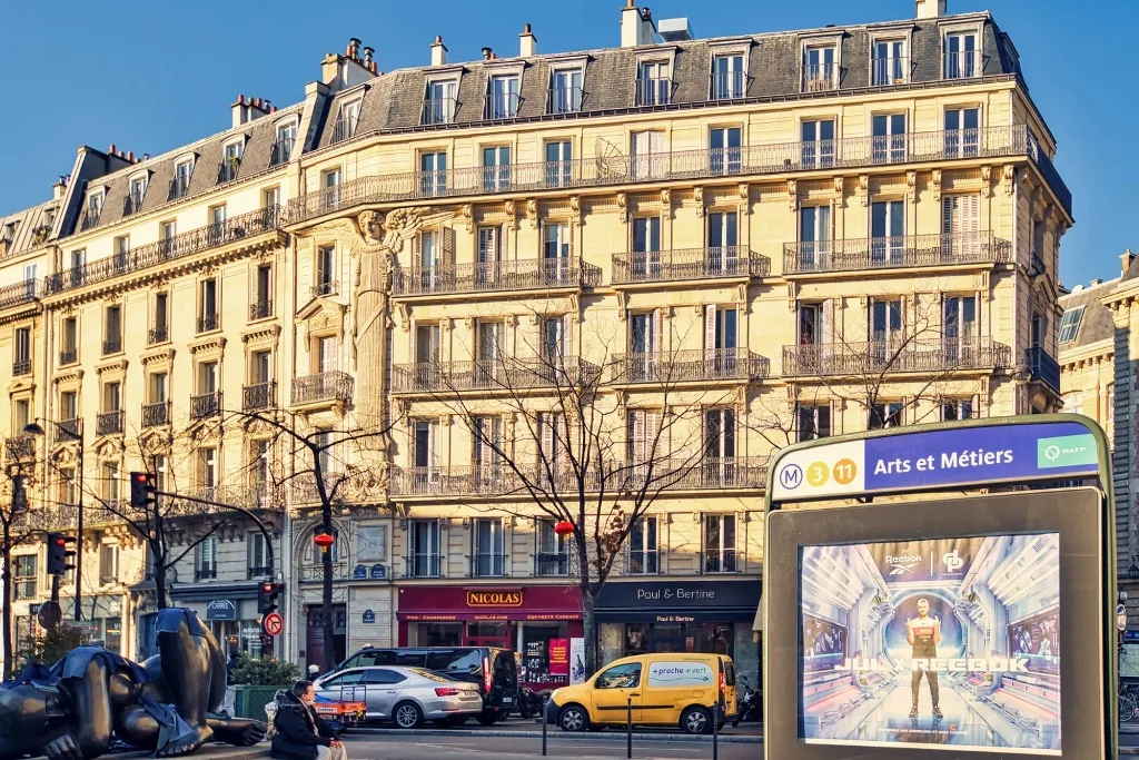 Devanture des murs commerciaux libres à vendre rue Palestro, Paris 2e