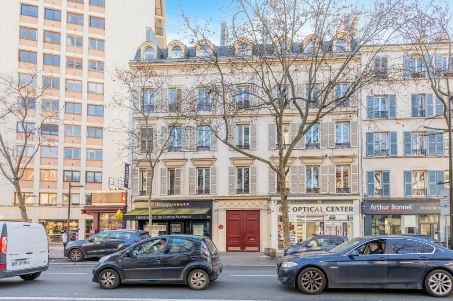 Devanture du local commercial à louer route de la Reine, Boulogne-Billancourt