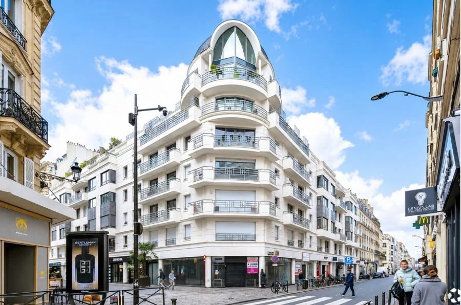 Devanture des murs commerciaux vendus rue du Président Wilson, Levallois-Perret