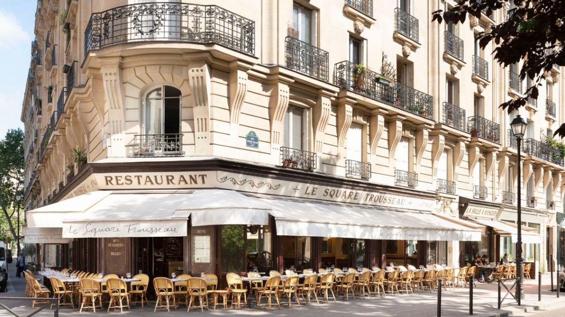 Terrasse de restaurant d’angle près du square Trousseau, Paris 12e arrondissement