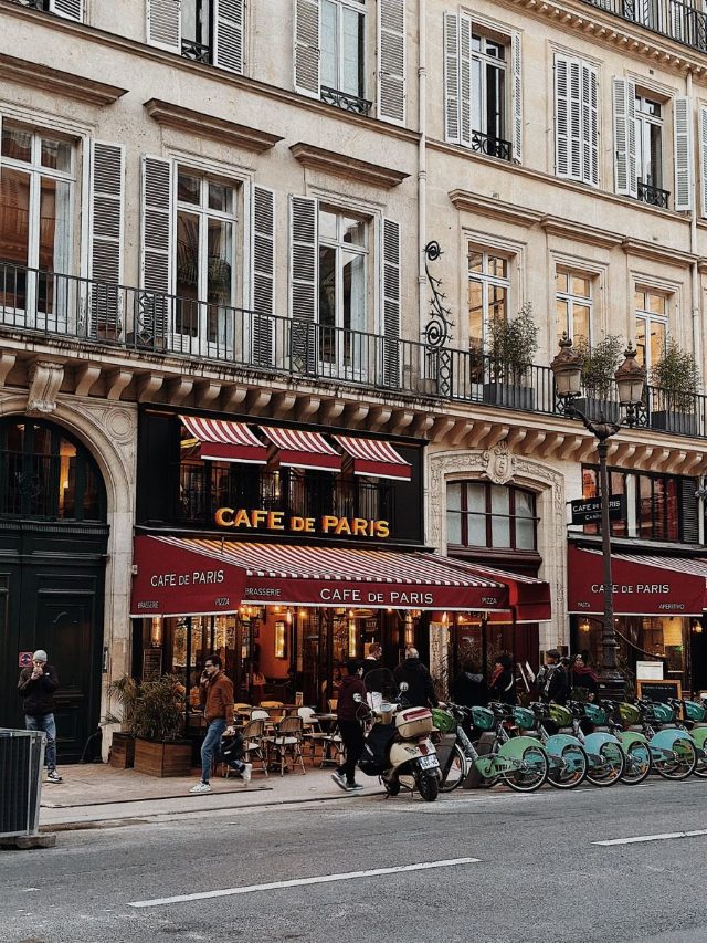 Terrasse du Café de Paris sur les Grands Boulevards, Paris 9e arrondissement